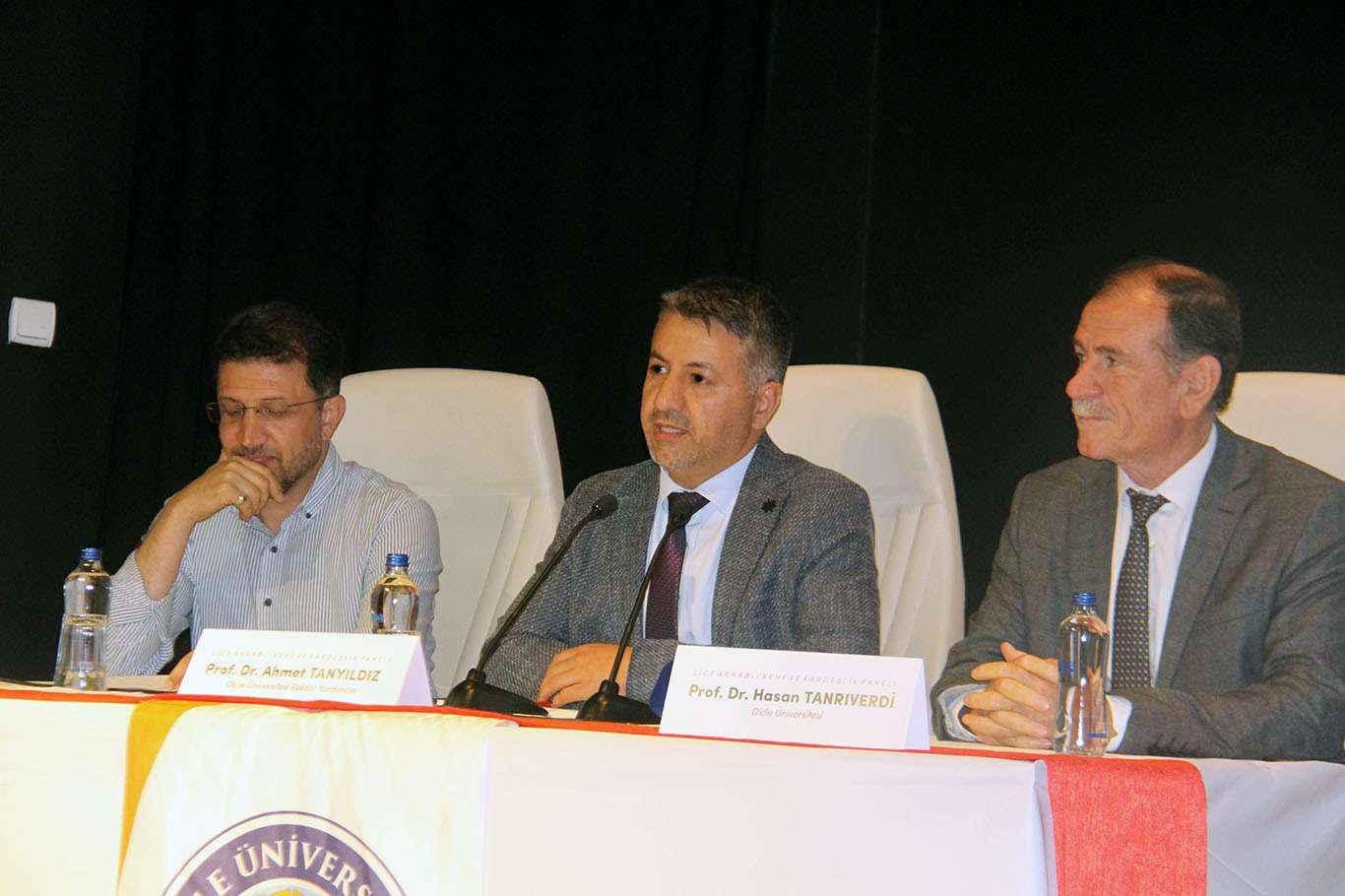 Lice Ashab-ı Kehf ve Kardeşlik paneli düzenlendi Lice Ashab-ı Kehf ve Kardeşlik paneli düzenlendi